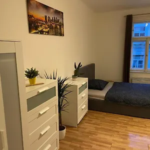  Apartment Sunlit Close To Center